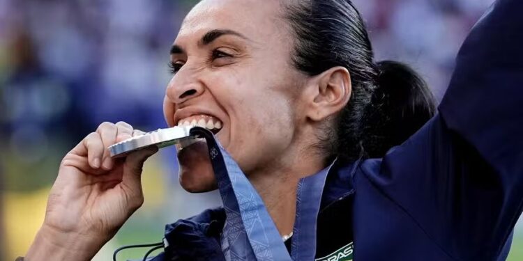 Despedida e Novo Capítulo: Marta Celebra a Prata e Promete Contribuir de Outra Forma