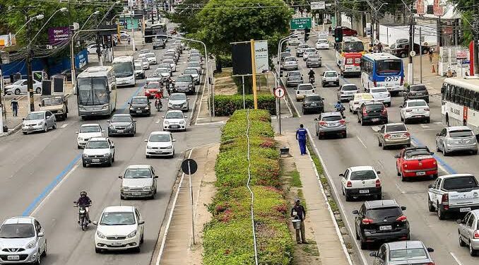 Quantidade de veículos em AL quase dobrou nos últimos dez anos, aponta IBGE