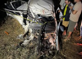 Carro colide em árvore e deixa condutor e passageiro mortos na AL-220, em Batalha