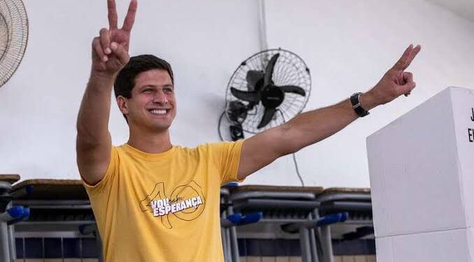 João Campos é reeleito prefeito do Recife no primeiro turno