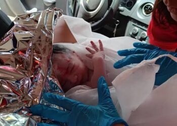 Veículo quebra a caminho de hospital no Sertão e gestante dá à luz