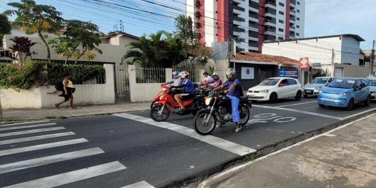 Maceió ganha novas áreas de espera em semáforos para motociclistas