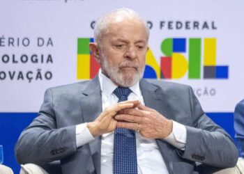 Lula sofre acidente doméstico e cancela viagem para a Rússia