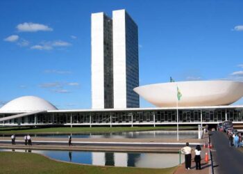 Emendas de senadores e deputados decidiram reeleição de prefeitos