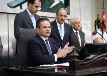 Reeleição de MV tem apoio de todos estaduais, mas desagrada um federal