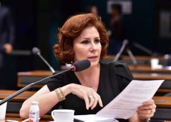 Banco bloqueia contas e cartões de débitos Carla Zambelli