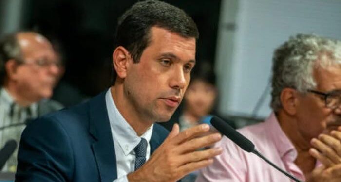 Hugo Wanderley acelera alianças, preocupa concorrentes e amplia base de olho na ALE