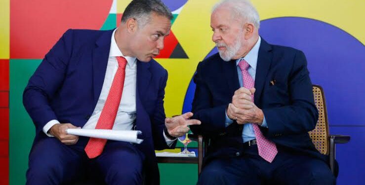 Renan Filho avisa Lula que vai deixar Ministério para disputar governo